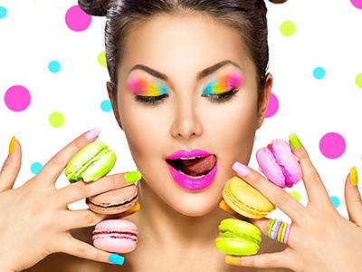 Bright manicure or «sugary» shades of nails