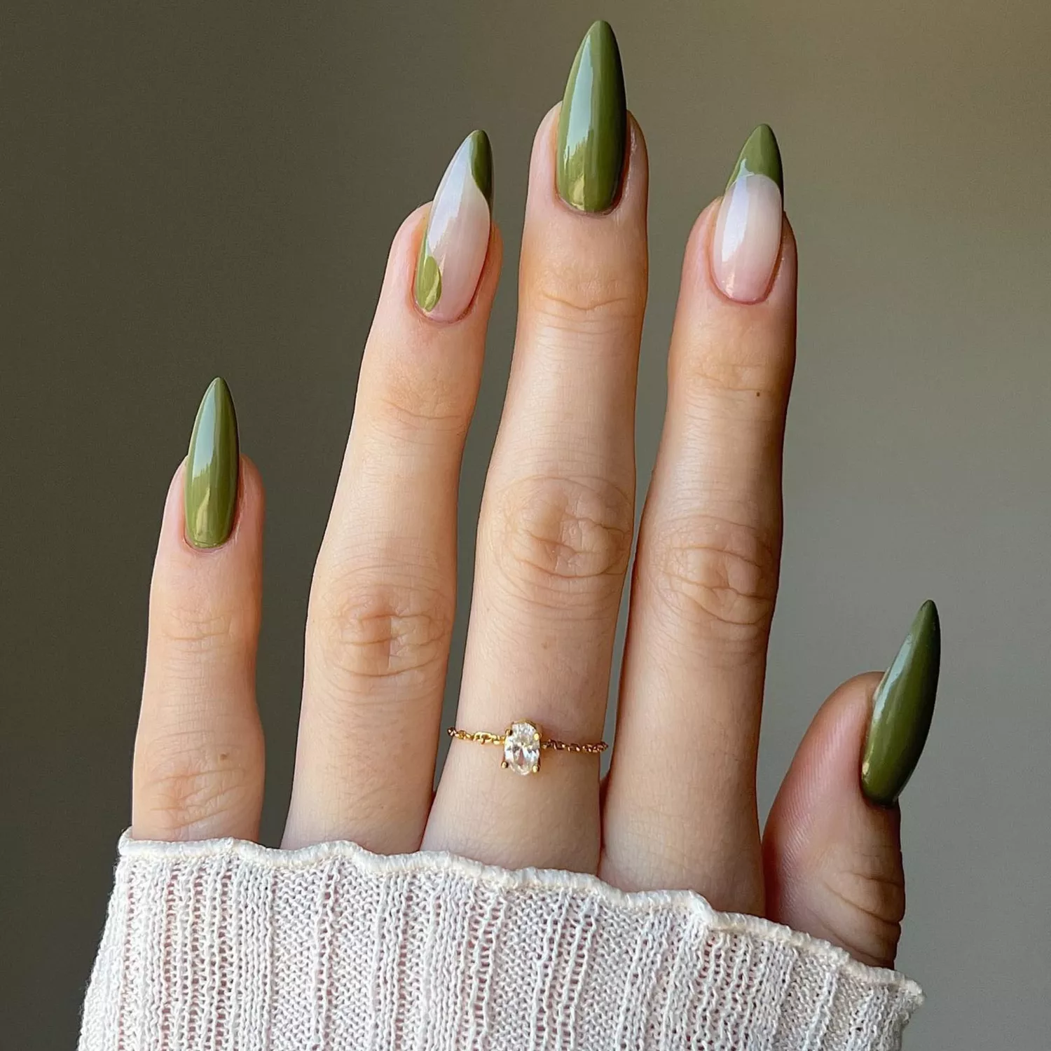 Trendy olive manicure for autumn 2024: ideas with the most beautiful shade for September